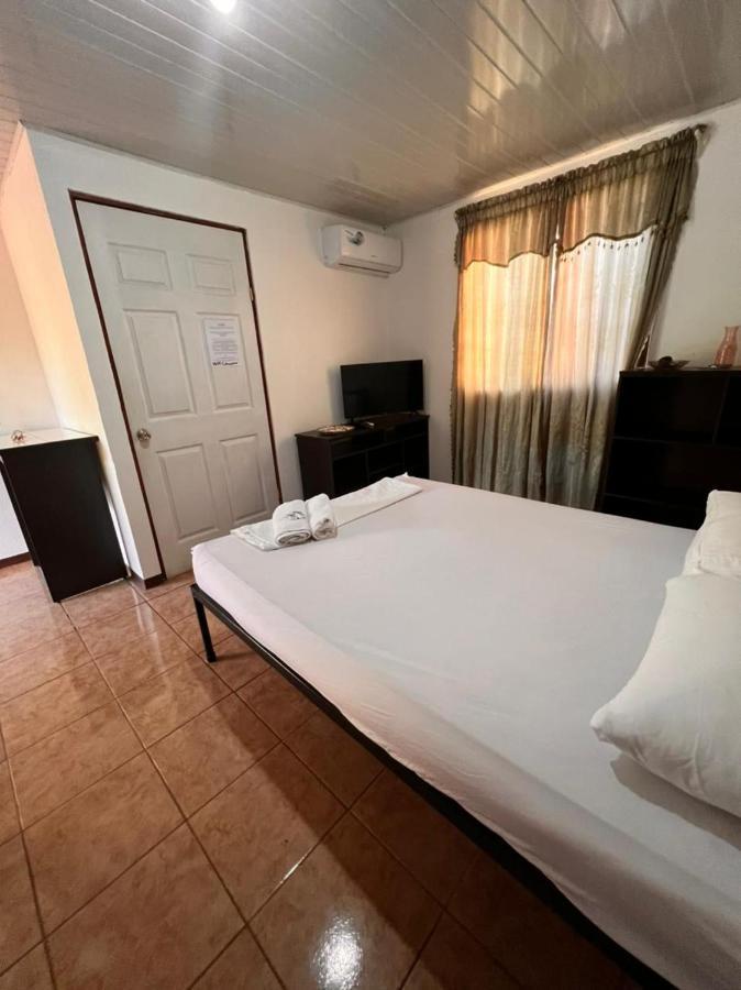 Cabinas Playa Bandera Bed & Breakfast Parrita Eksteriør bilde